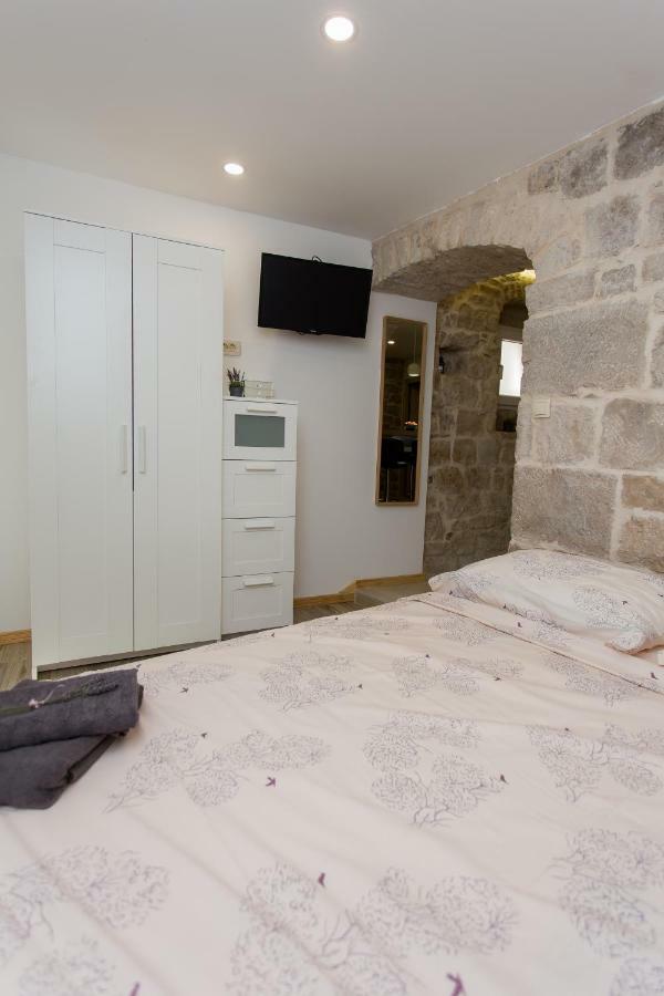 Studio Apartman "Brce" คาชเตลา ภายนอก รูปภาพ