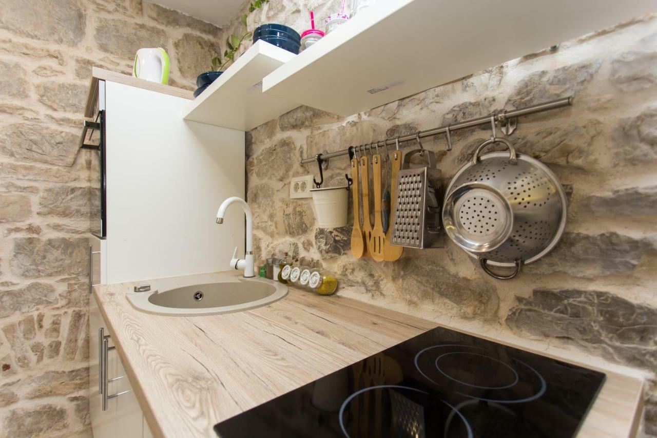 Studio Apartman "Brce" คาชเตลา ภายนอก รูปภาพ